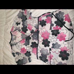 Mock wrap scrub top size Medium
